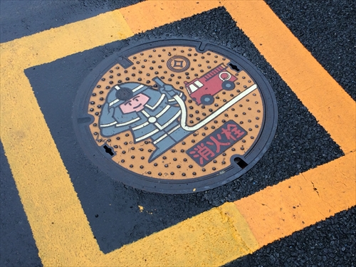 カラフルなマンホール