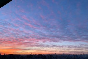 不気味な空